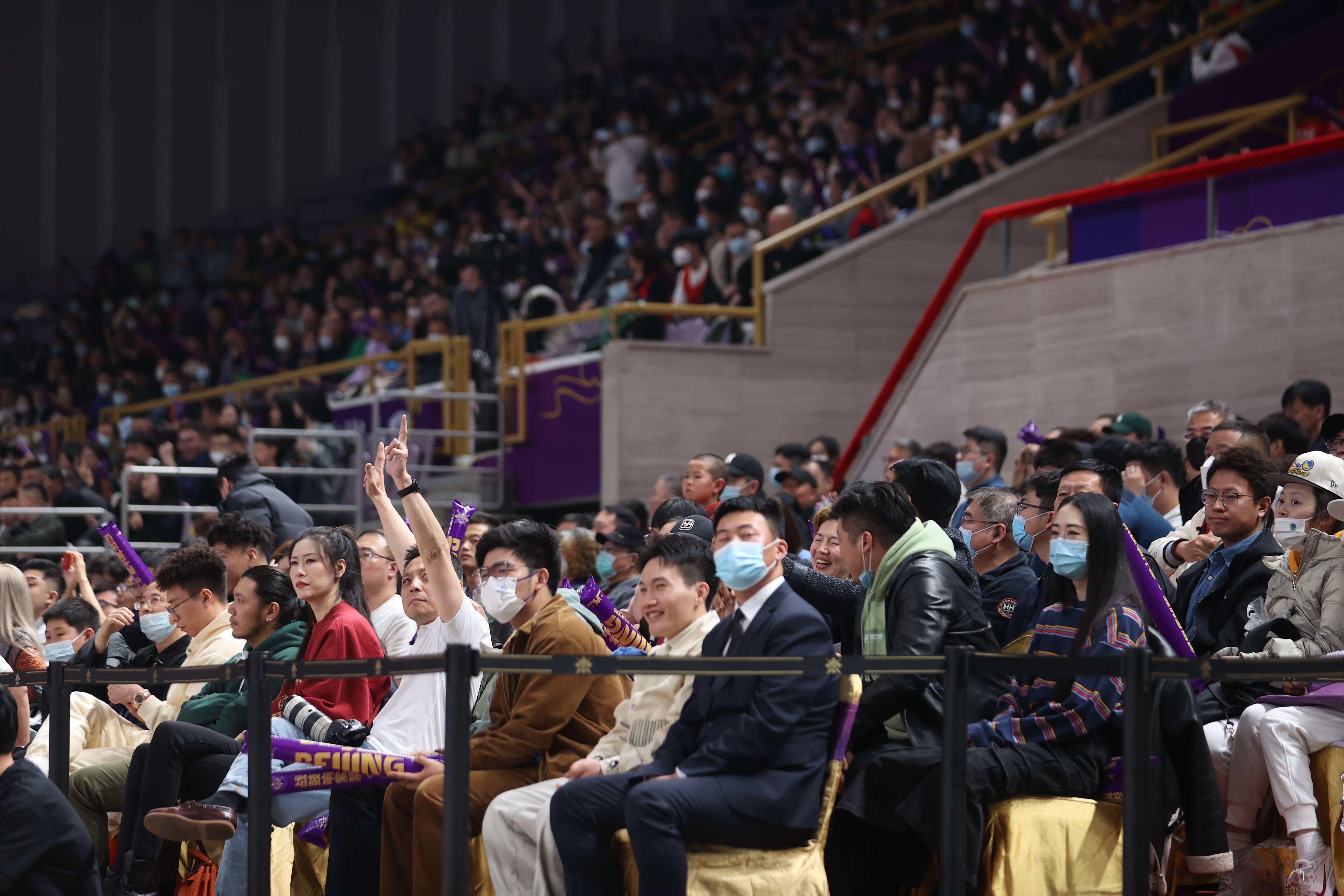 NG娱乐-包含蒂姆重返赛场，持续失利首场状态出色，C9观众沸腾！赛场气氛高涨的词条