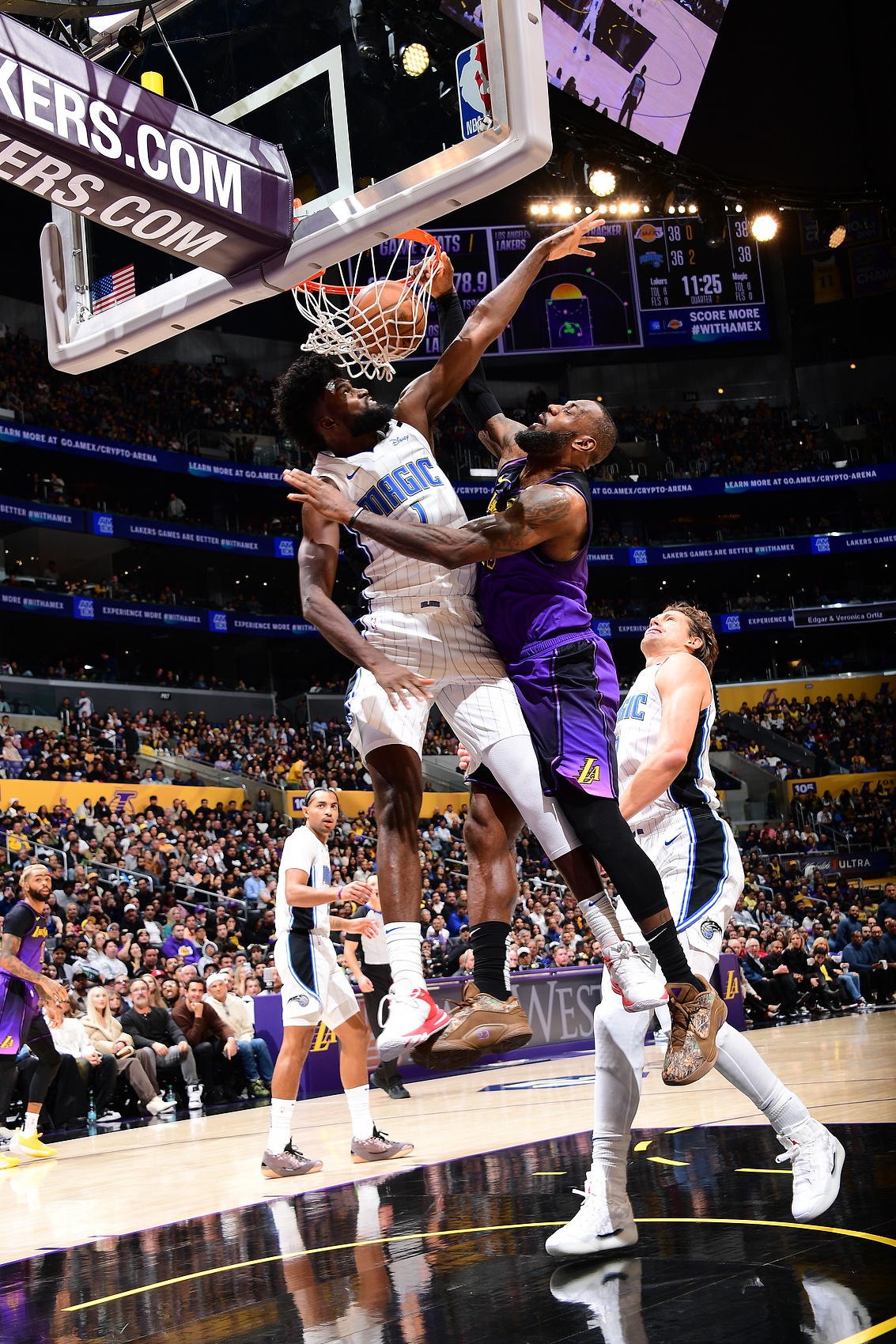 NG娱乐-詹姆斯在加拿大队比赛中绝杀，关键助攻引发热议！的简单介绍